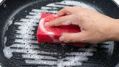 Grillpan weer als nieuw: simpele manier om het oppervlak schoon te krijgen zonder extra kosten