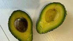 Kun je een verkleurde avocado nog eten? Wanneer moet je de vrucht weggooien?