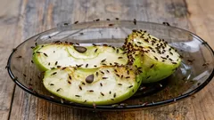 Hoe je meteen van fruitvliegjes afkomt: een simpele, bewezen manier zonder chemicaliën