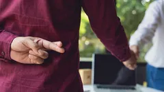 De onfeilbare truc van een psycholoog: zo ontmasker je een leugenaar in 10 seconden